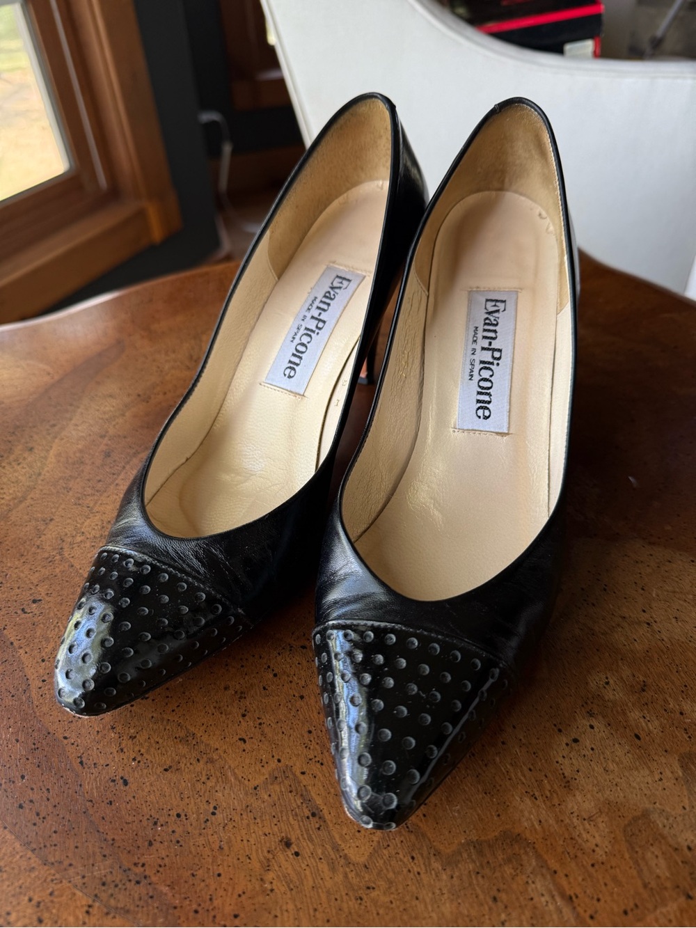 Vintage Evan-Picone Black Leather Picao Pumps Patent Cap Toe 8B Spain